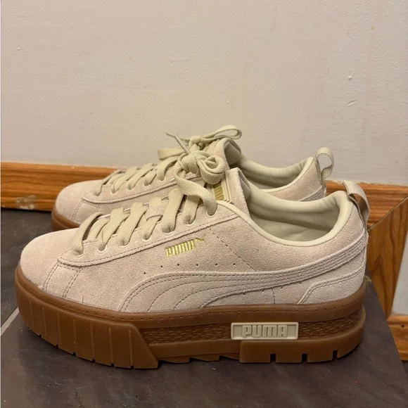Puma Mayze Oatmeal Platform
Shoes Sneakers Suede Size 8
380784-06 - Picture 2 of 6